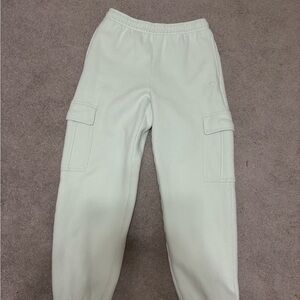 Aritzia Cargo Joggers in Soft Mint